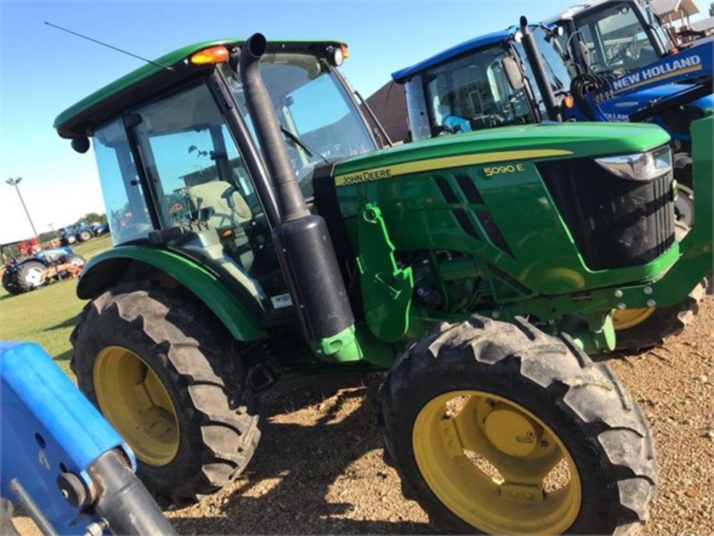 2021 John Deere 5090E Tractor
