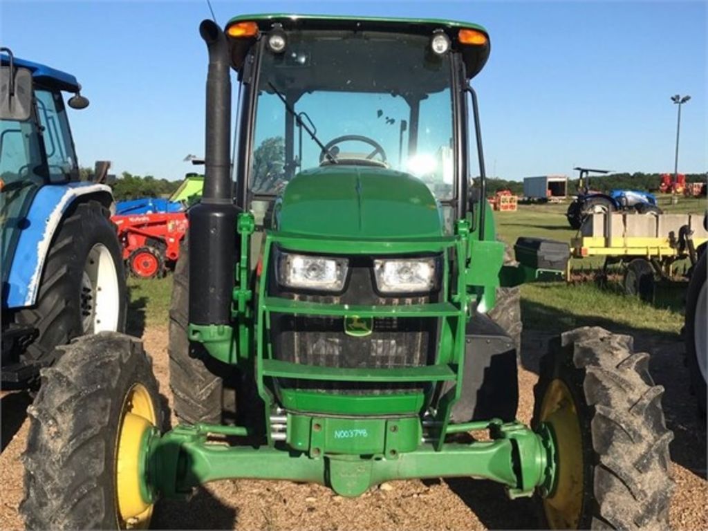 2021 John Deere 5090E Tractor