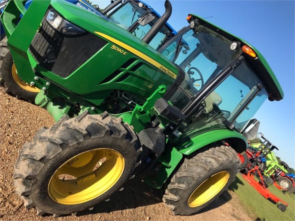 2021 John Deere 5090E Tractor