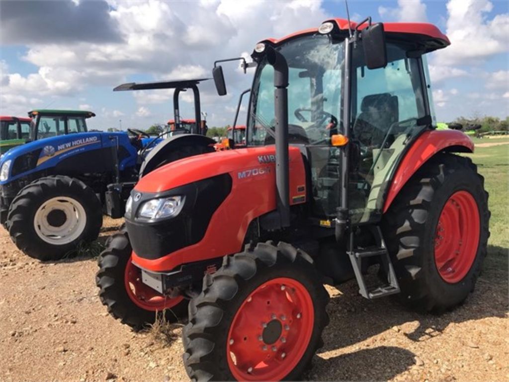 2020 Kubota M7060HDC Tractor