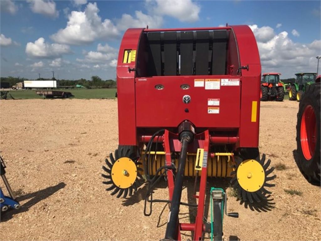 2013 New Holland ROLL-BELT 450 UTILITY Baler/Round