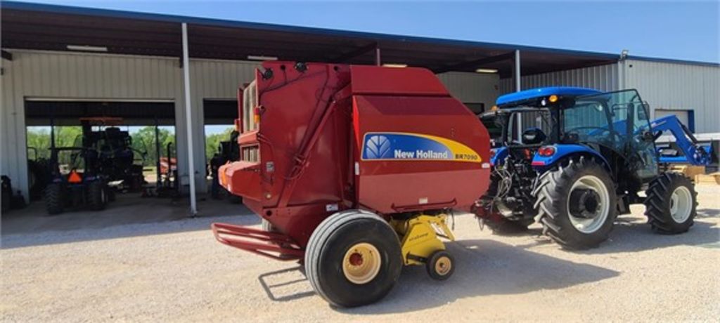 New Holland BR7090 Baler/Round