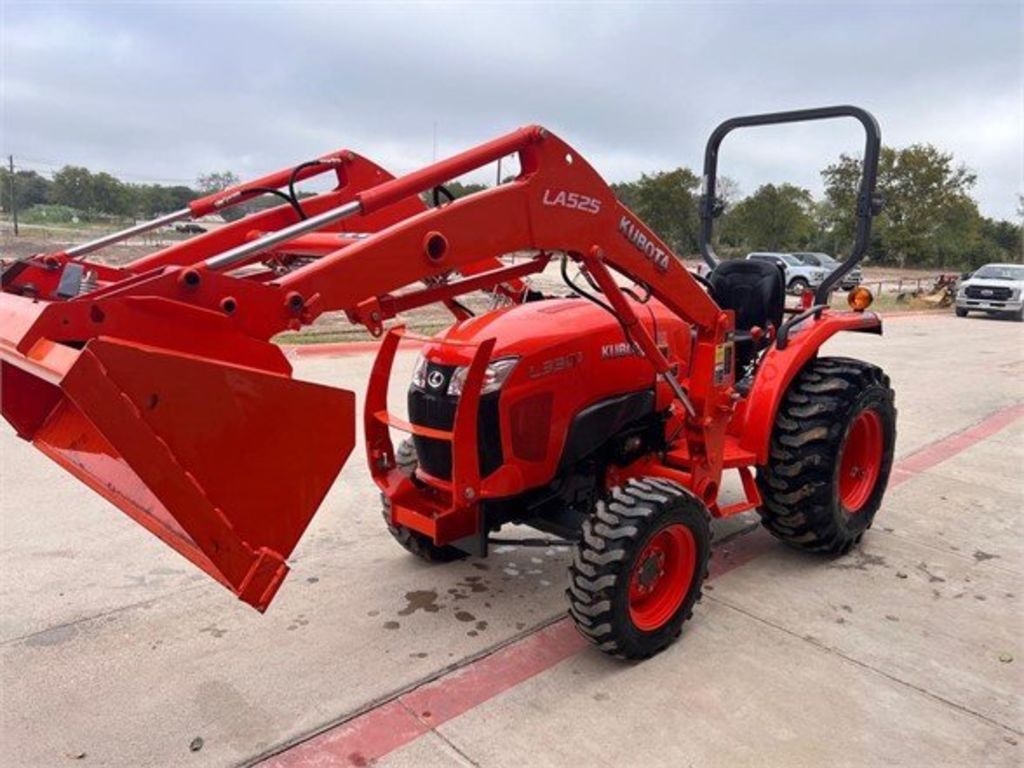 Kubota L3301DT Tractor