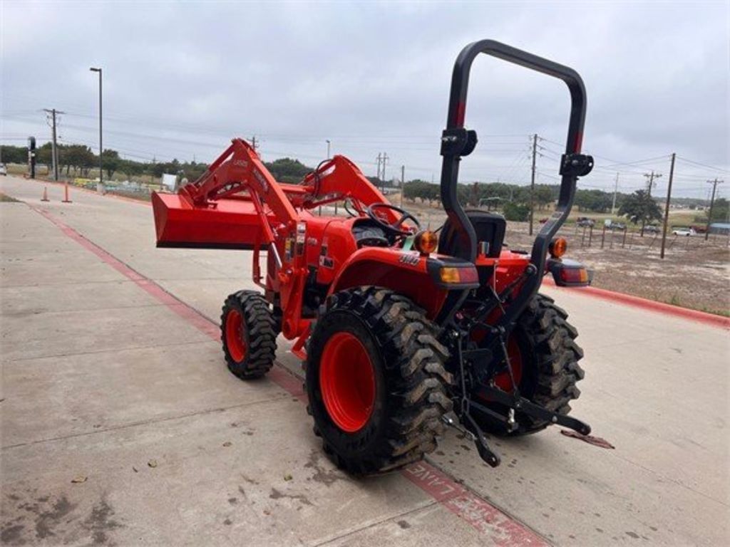 Kubota L3301DT Tractor