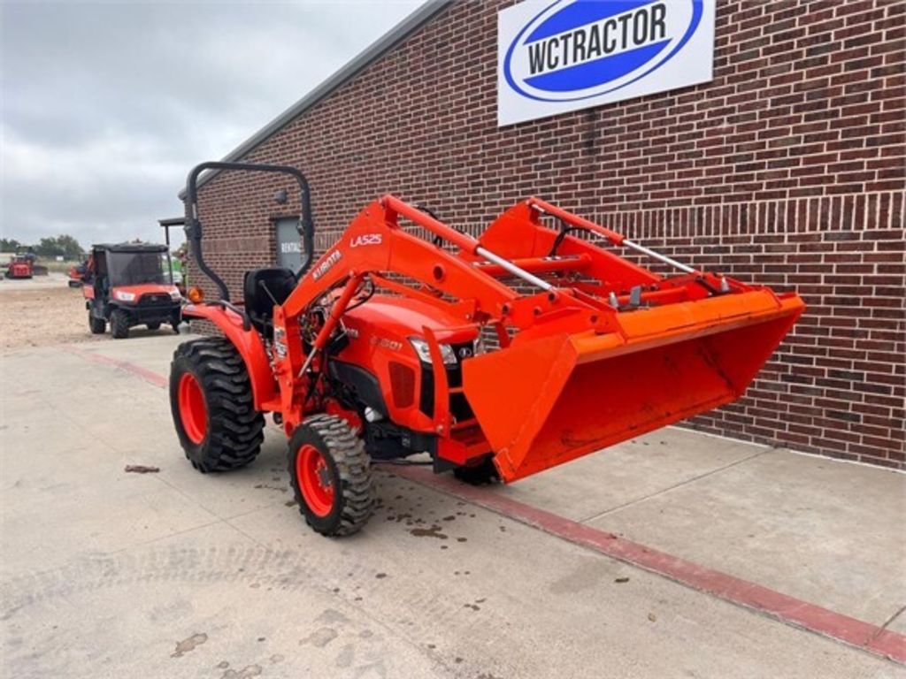 Kubota L3301DT Tractor