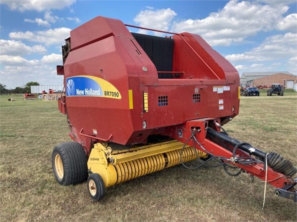 2013 New Holland BR7090 Baler/Round