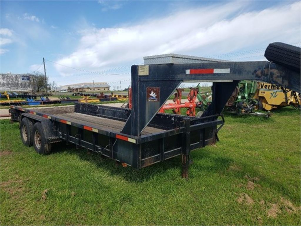 2001 Texas Bragg 20 FT LBGN Trailer