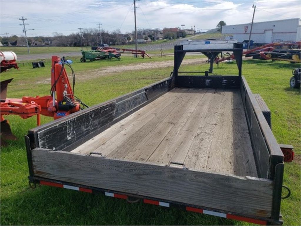 2001 Texas Bragg 20 FT LBGN Trailer