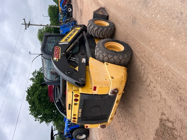 2016 New Holland L228 Skid Steer Loader