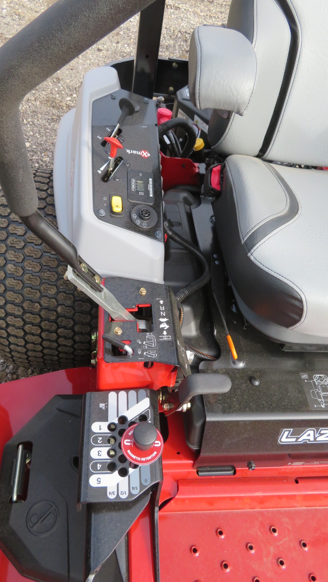 2025 Exmark LRE730GKA604A3 Mower/Zero Turn