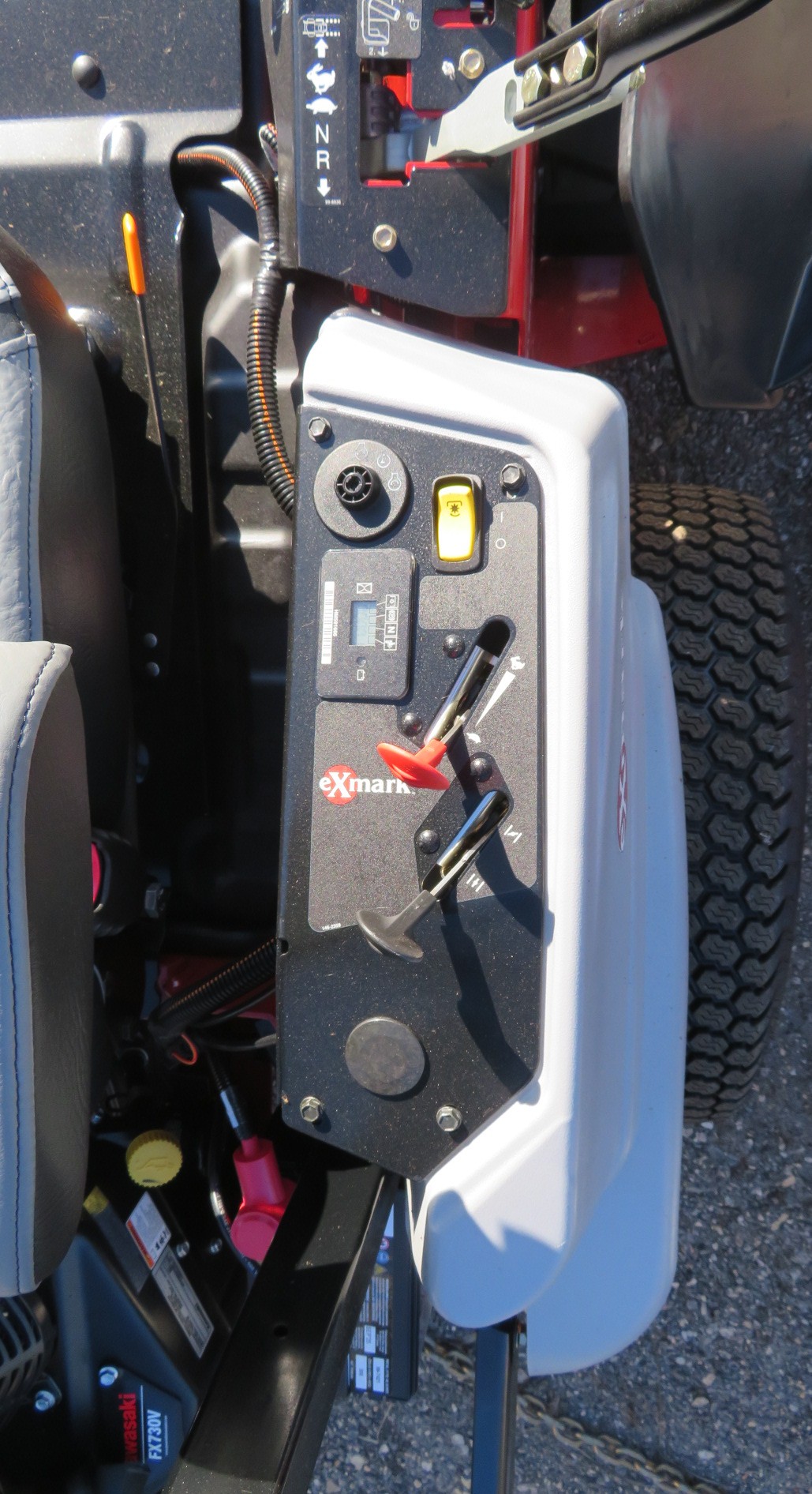 2025 Exmark LRE730GKA524A3 Mower/Zero Turn