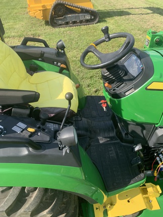 2018 John Deere 2032R Tractor Compact