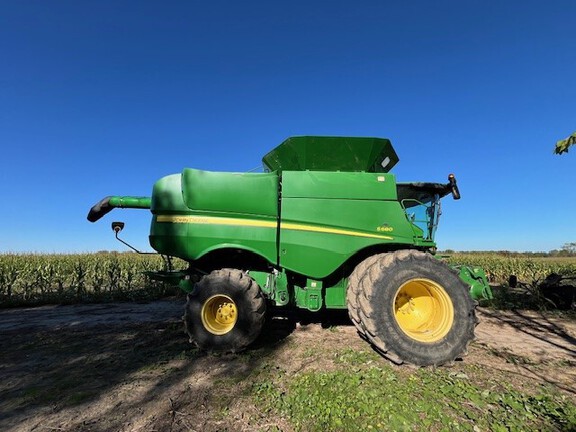 2012 John Deere S680 Combine