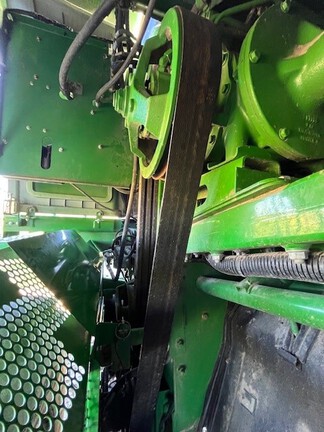 2012 John Deere S680 Combine