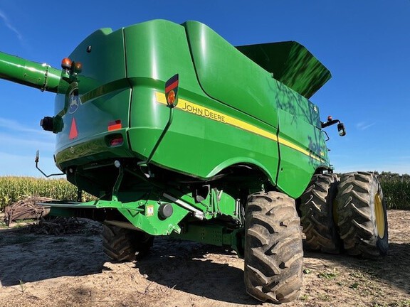 2012 John Deere S680 Combine