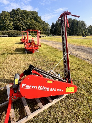 2022 Buhler Farm King rsb180h Mower