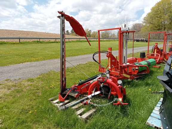 2022 Buhler Farm King rsb180h Mower
