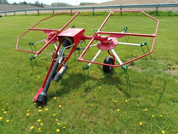 2023 Buhler Farm King rt210pmfk Tedder