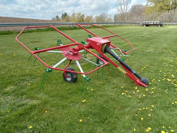 2023 Buhler Farm King rt210pmfk Tedder