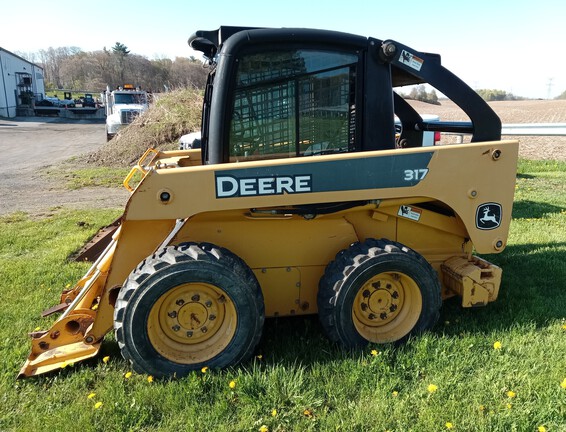 2005 John Deere 317 Skid Steer Loader