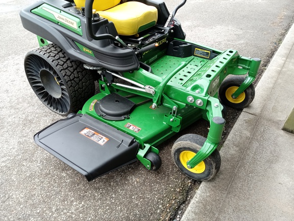 John Deere Z915E Mower/Zero Turn