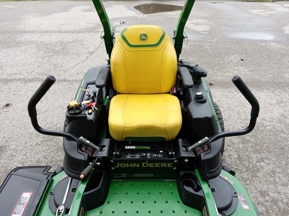 John Deere Z915E Mower/Zero Turn