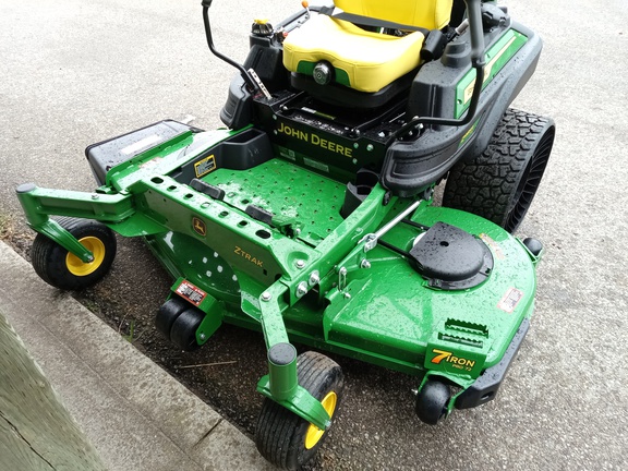 2025 John Deere Z985R Mower/Zero Turn