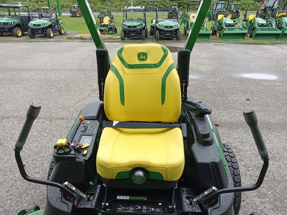2025 John Deere Z985R Mower/Zero Turn