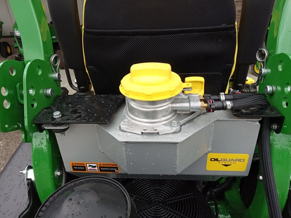 2025 John Deere Z985R Mower/Zero Turn