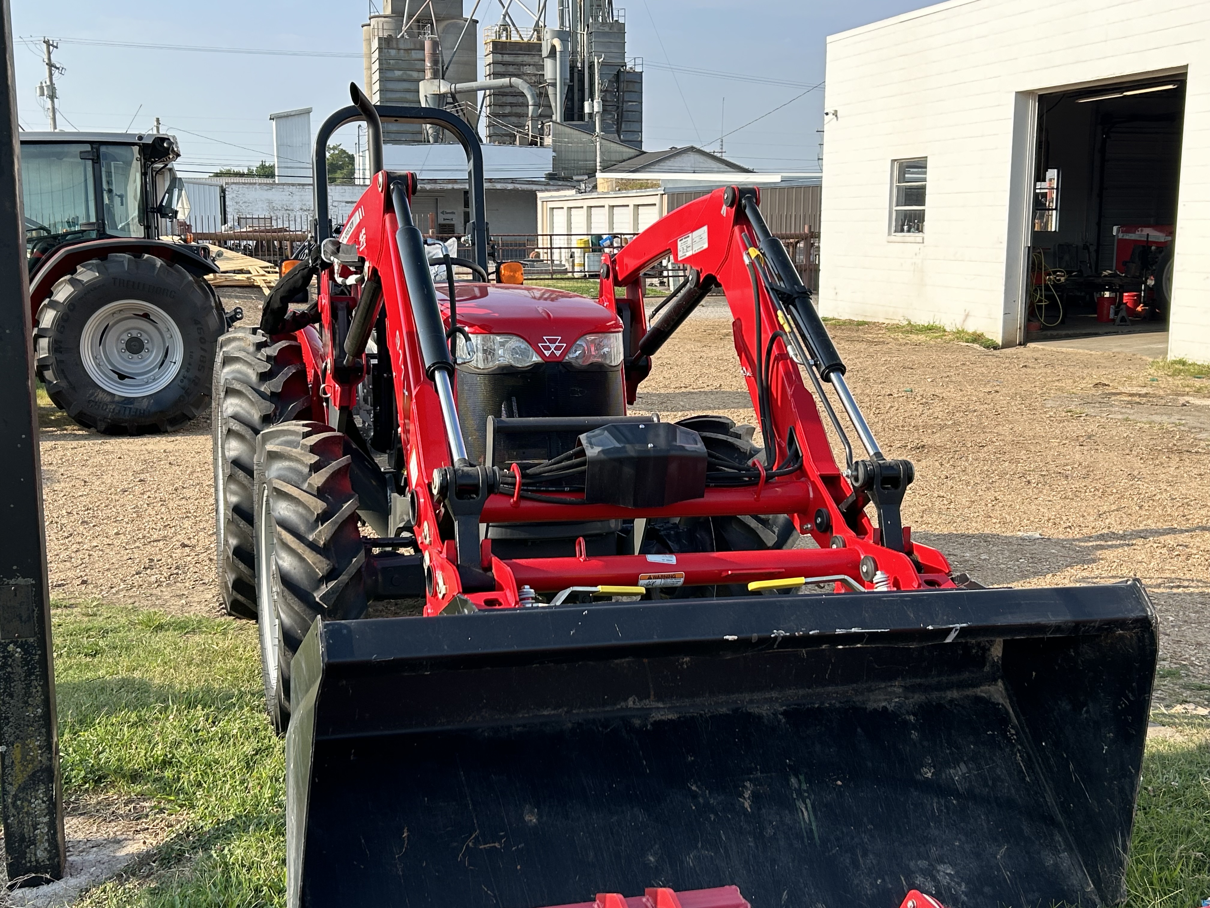 2022 Massey Ferguson 2606H Tractor