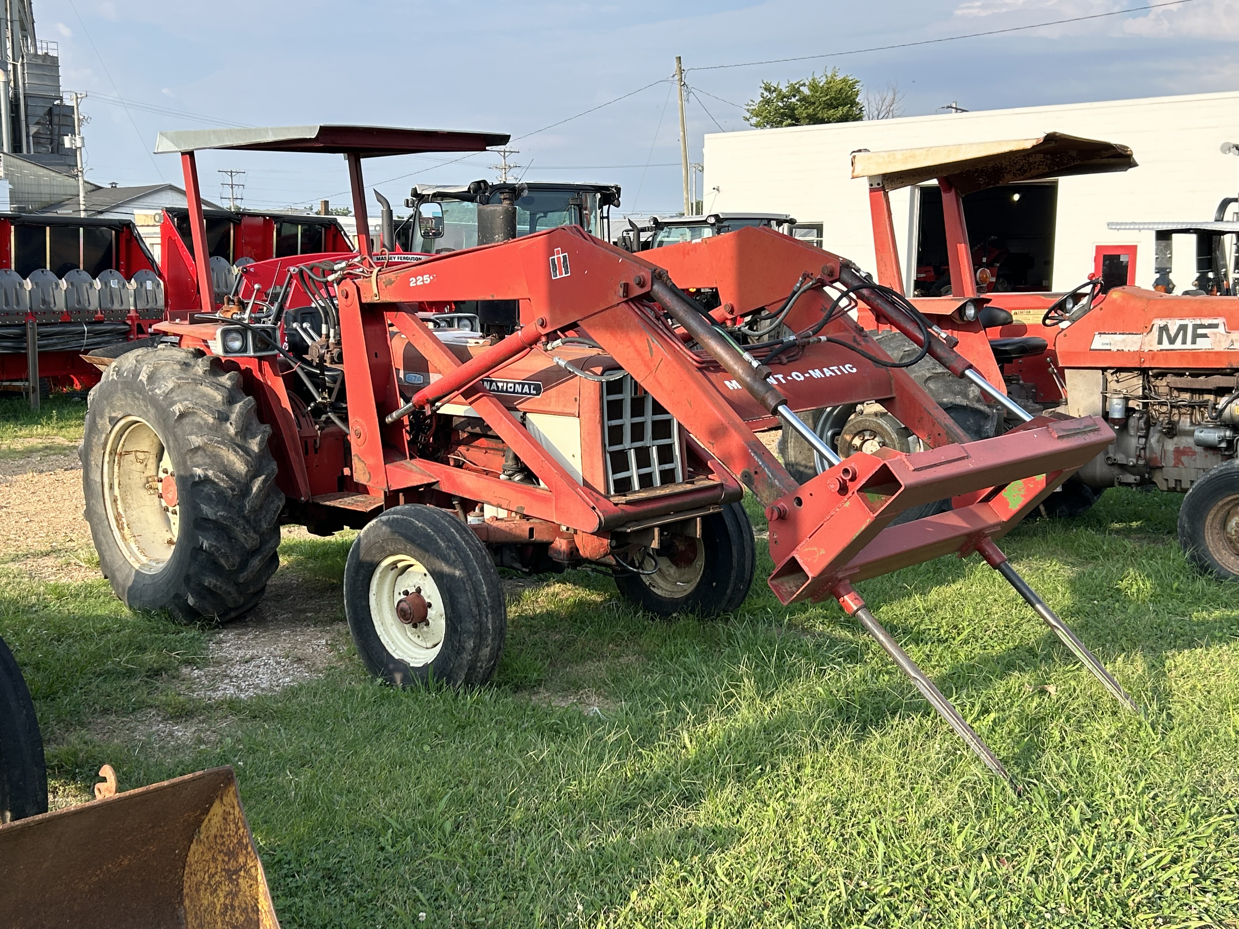 International 574 Tractor