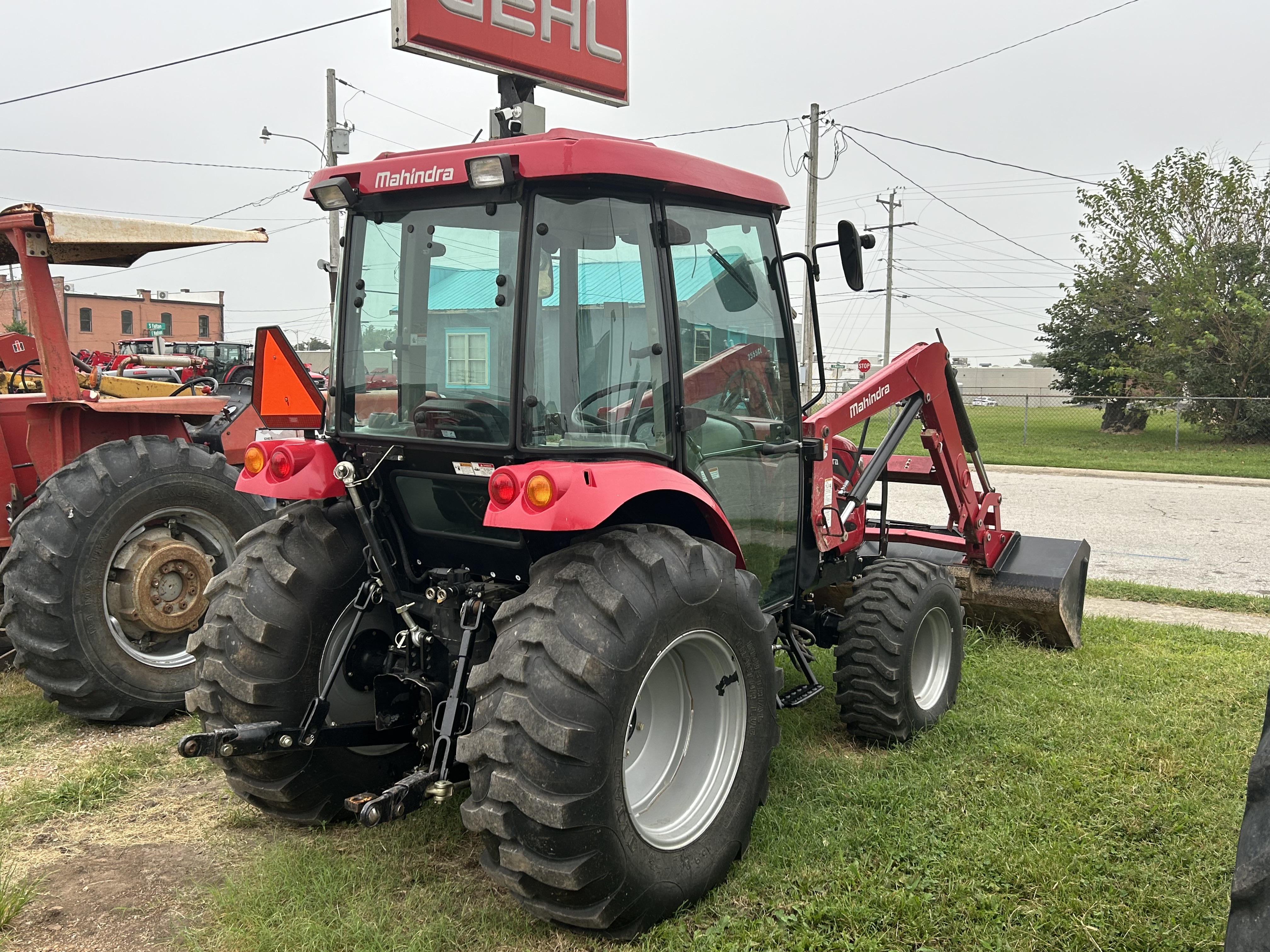 2016 Mahindra 2555 Tractor