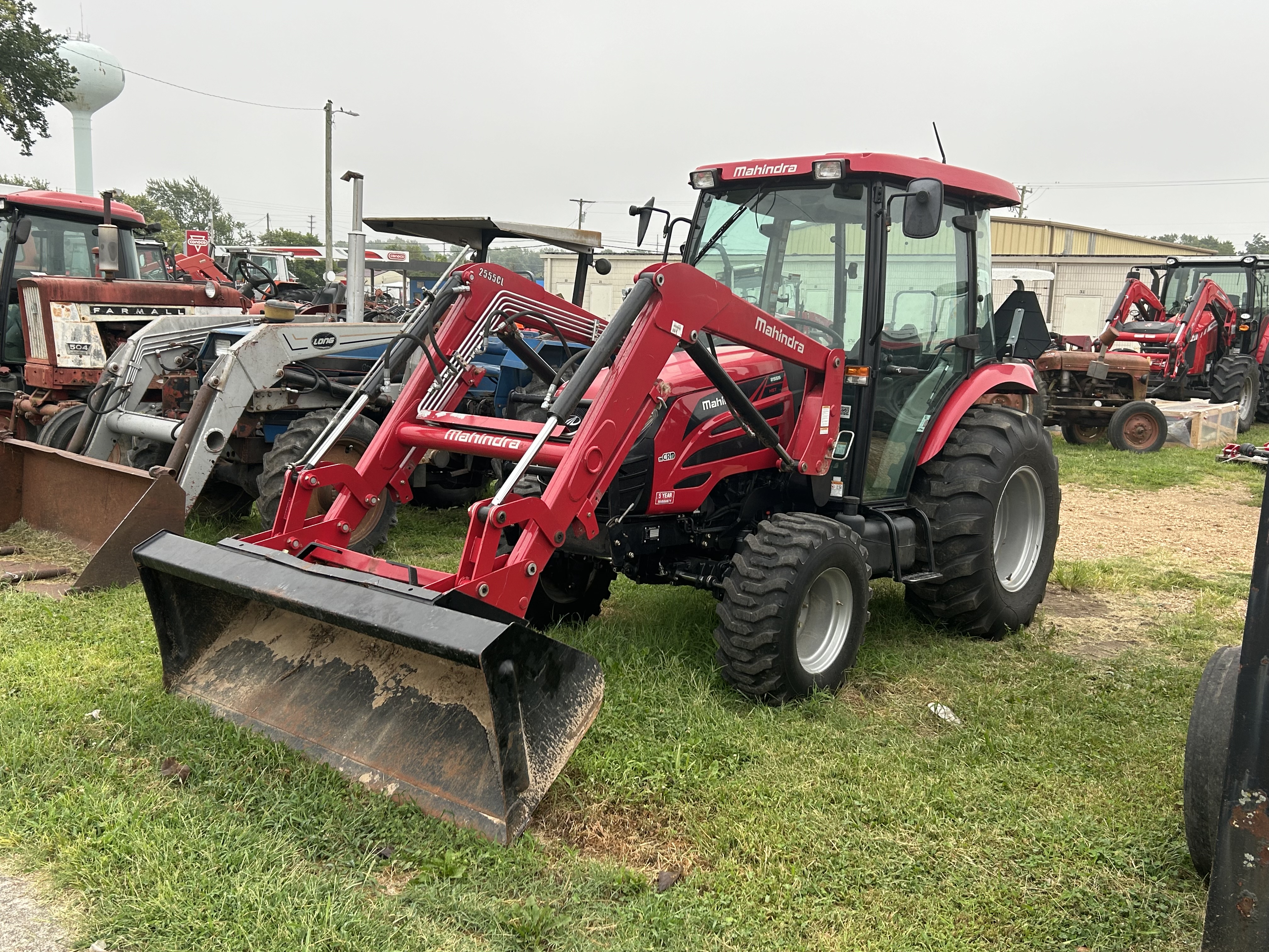 2016 Mahindra 2555 Tractor