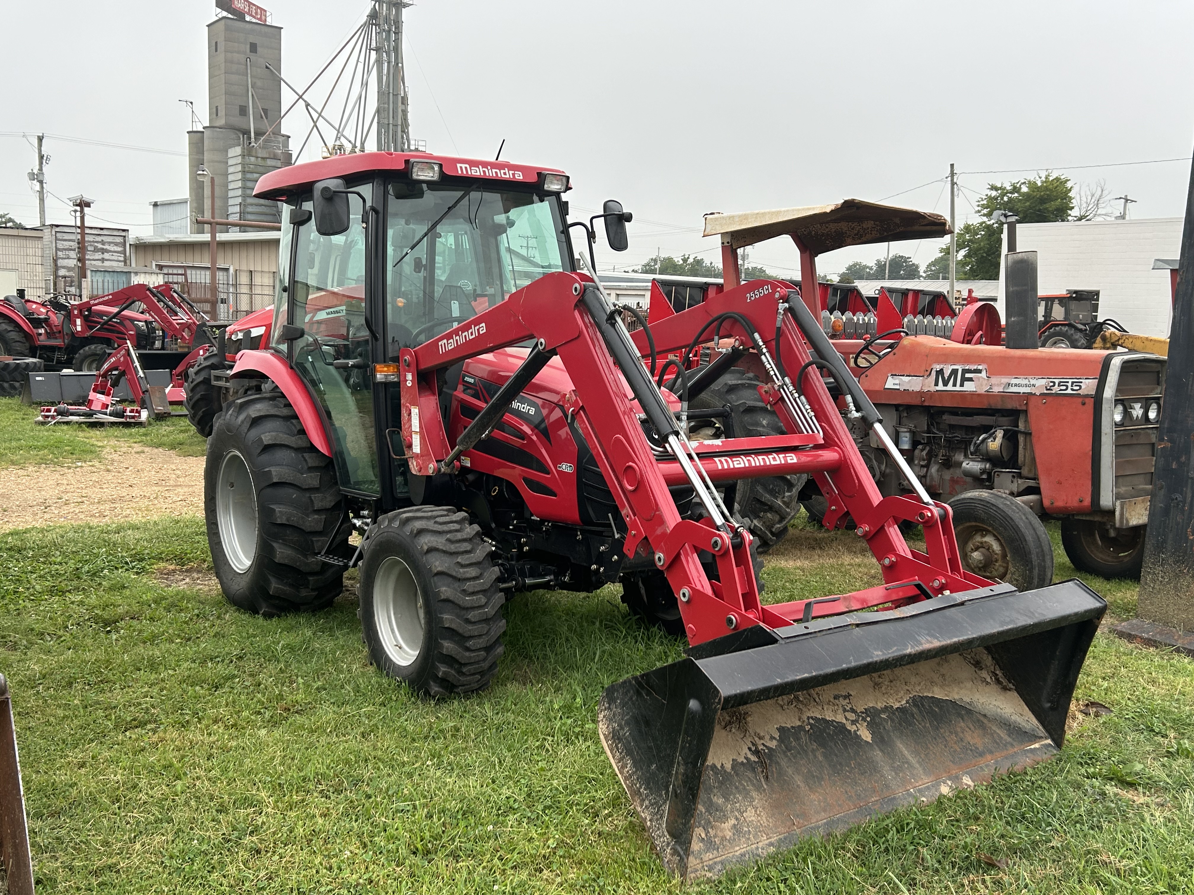 2016 Mahindra 2555 Tractor