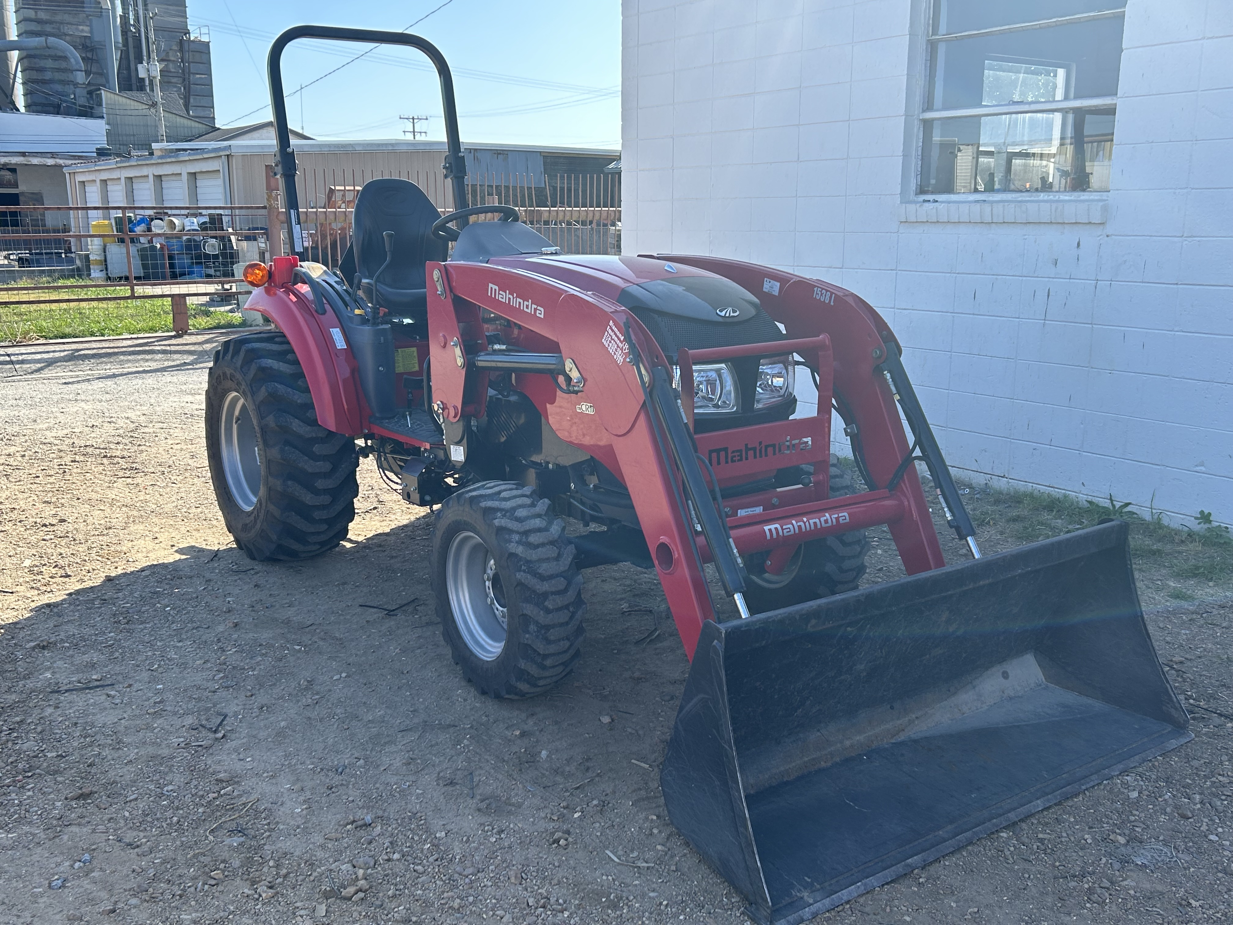 2017 Mahindra 1533 Tractor