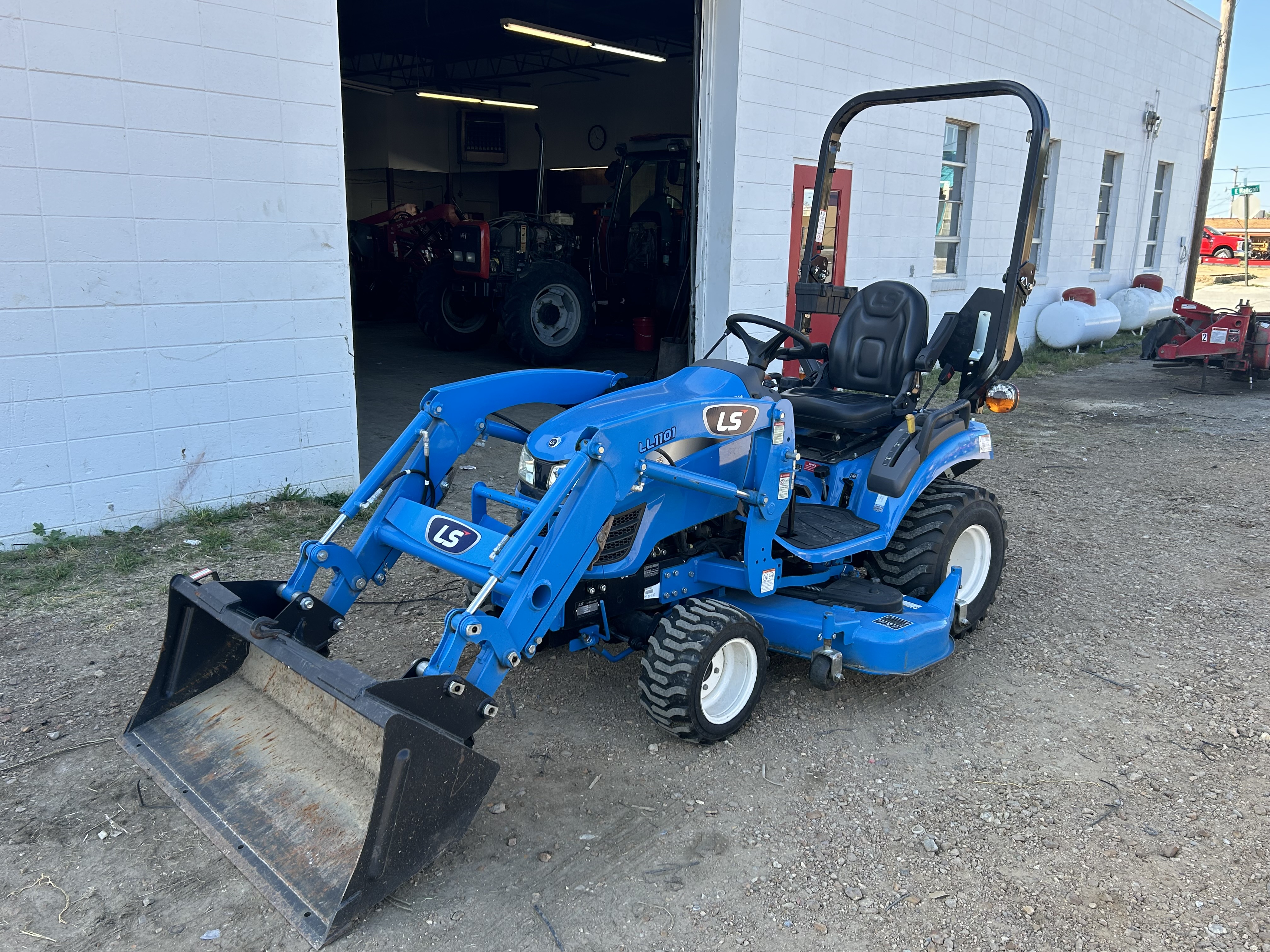 2021 LS Tractor MT125 Tractor Compact