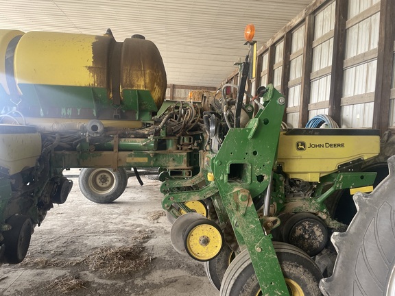 2017 John Deere 1775NT Planter