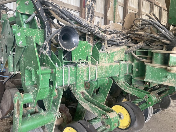 2017 John Deere 1775NT Planter