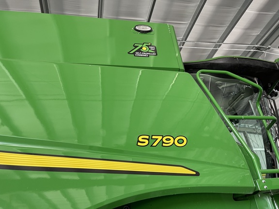 2022 John Deere S790 Combine