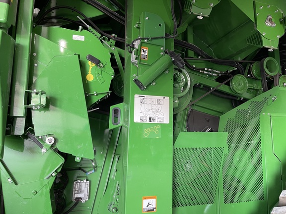 2022 John Deere S790 Combine