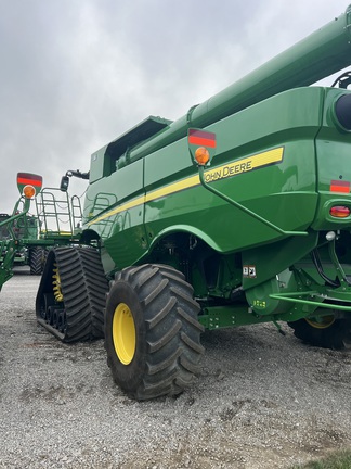 2023 John Deere S780 Combine