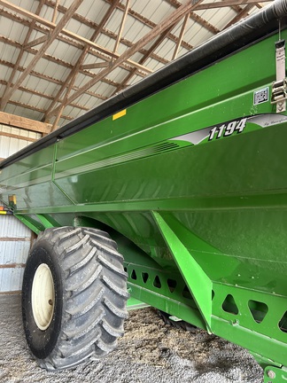 2008 Brent 1194 Grain Cart