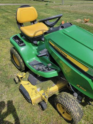 2015 John Deere X320 Garden Tractor