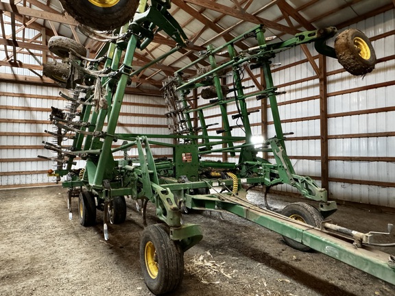 2009 John Deere 2210 Field Cultivator