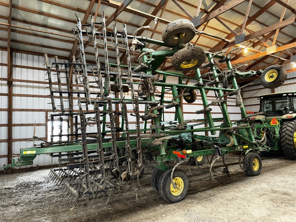 2009 John Deere 2210 Field Cultivator