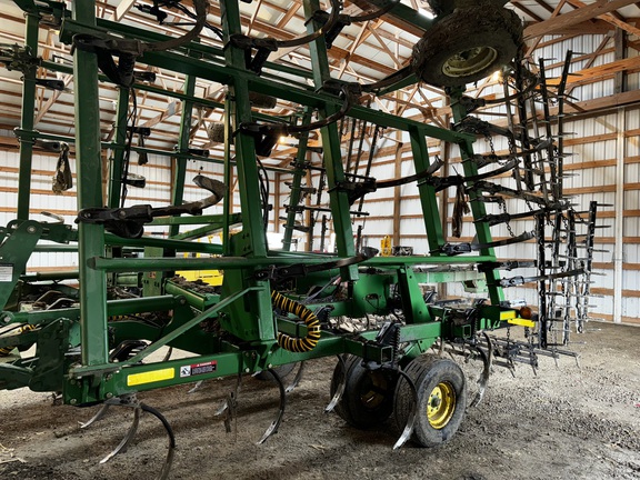 2009 John Deere 2210 Field Cultivator