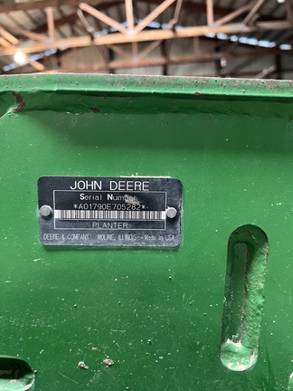 2004 John Deere 1790 Planter