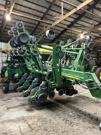 2004 John Deere 1790 Planter