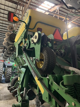 2004 John Deere 1790 Planter