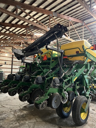 2004 John Deere 1790 Planter